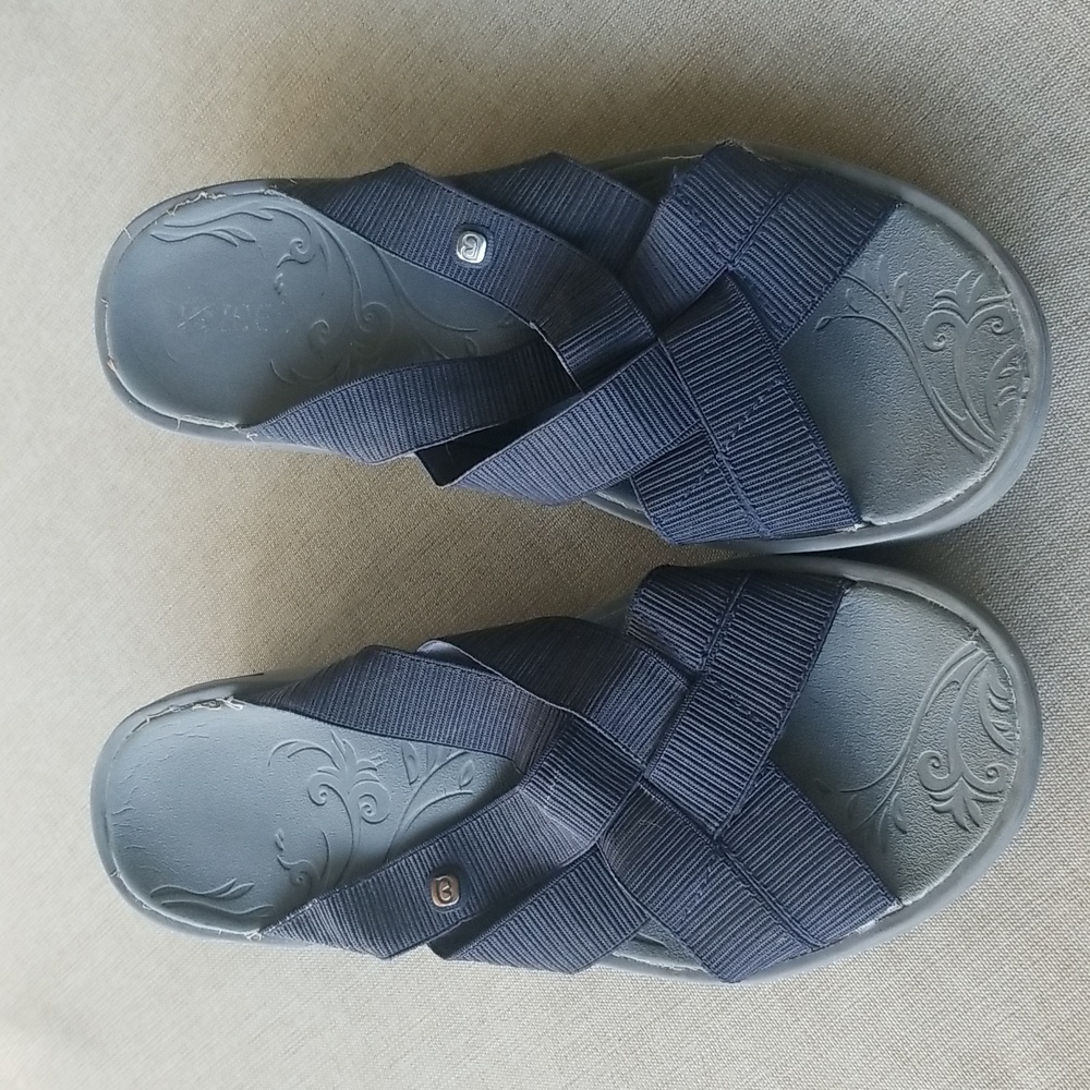 Bzees Slippers Sandals Wedges Blue Gray 9 Women Comfort Slip On